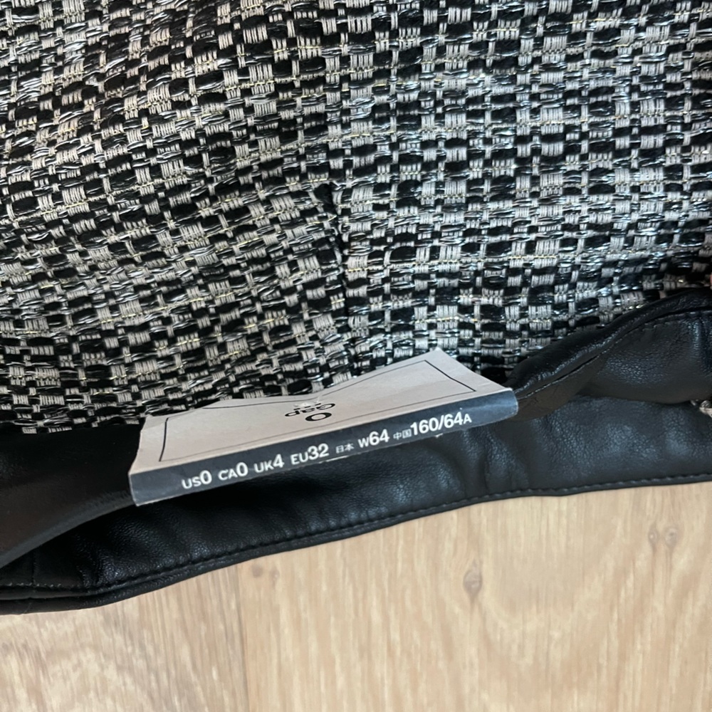 Leather & tweed skirt - Picture 2 of 5